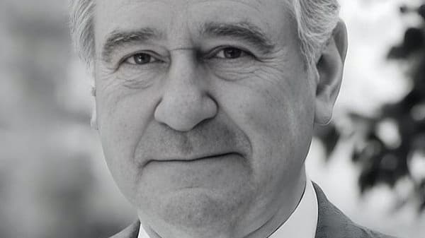 George Baker as Wexford